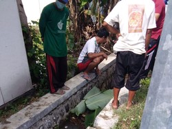 Dikira Saluran Air Mampet karena Sampah, Warga Ponorogo Temukan Mayat Membusuk