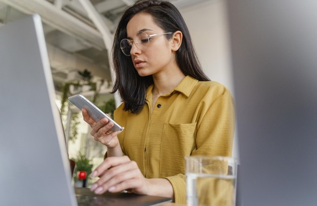 Jauhi Gadget saat bekerja agar lebih produktif.