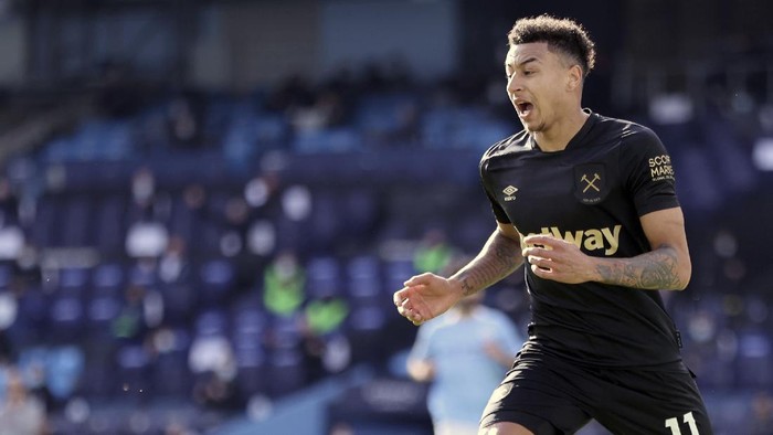 West Hams Jesse Lingard celebrates after West Hams Michail Antonio scores his sides opening goal during the English Premier League soccer match between Manchester City and West Ham United at the Etihad stadium in Manchester, England, Saturday, Feb. 27, 2021. (Clive Brunskill/Pool via AP)