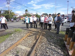 Urai Kemacetan, Gibran Minta Menhub Percepat Pembangunan Rel Layang Urai Kemacetan, Gibran Minta Menhub Percepat Pembangunan Rel Layang