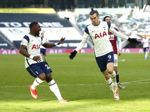Tottenham Pawai Obor di Monas