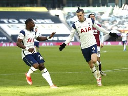 Tottenham Pawai Obor di Monas