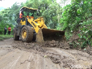 Longsor 6 Titik Terjadi di Jalur Selatan Lumajang-Malang, Lalin Sempat Lumpuh 2 Jam