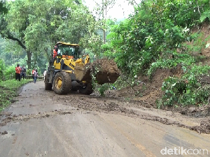 Penampakan Longsor di 6 Titik Jalur Selatan Lumajang-Malang