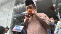 Momen Mahfud MD-Firli Bahuri Melayat ke Rumah Duka Artidjo Alkostar