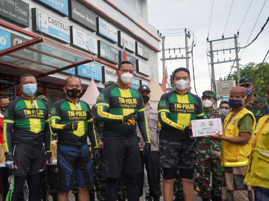 HUT Korem 162/WB Ke-60, TNI dan Polri NTB Gelar Gowes & Baksos HUT Korem 162/WB Ke-60, TNI dan Polri NTB Gelar Gowes & Baksos