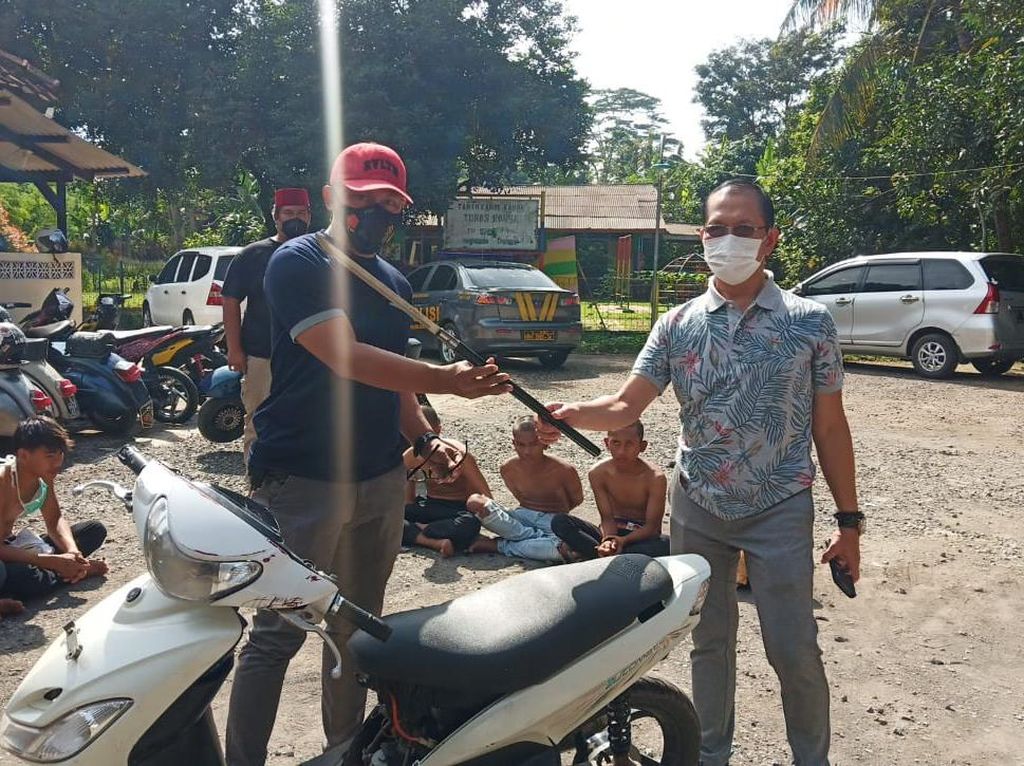 Resahkan Warga, Pelaku Pemerasan di Purwakarta Ditangkap Polisi Resahkan Warga, Pelaku Pemerasan di Purwakarta Ditangkap Polisi