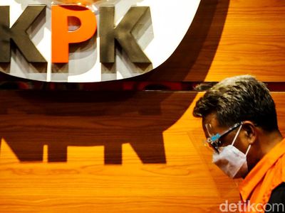 Potret Nurdin Abdullah Berompi Oranye-Tangan Diborgol