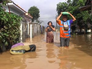 Sungai Meluap, Ratusan Rumah Warga Tiga Desa di Kota Lumajang Diterjang Banjir