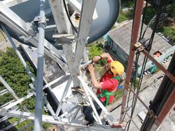 Frekuensi Bekas Merger Indosat-Tri Diburu Telkomsel, XL, Smartfren