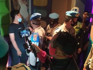 TNI-Polri di NTB Gelar Razia, Pastikan Anggota Tak Datangi Tempat Hiburan Malam TNI-Polri di NTB Gelar Razia, Pastikan Anggota Tak Datangi Tempat Hiburan Malam