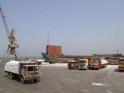 Serangan Bom Hantam Pelabuhan Yaman, 5 Warga Sipil Tewas