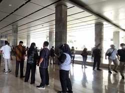 Vaksinasi Corona di DPR, Anggota Dewan-Petugas Kebersihan Ikut Disuntik