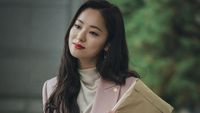 Foto: 10 Inspirasi Office Look ala Jeon Yeo Bin di Vincenzo