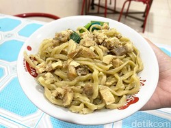 Bakmi Berkat Sunter : Gurihnya Bakmi Karet dan Nasi Tim Ayam Halal
