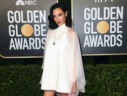 Gaya Seksi Gal Gadot di Red Carpet Sebelum Umumkan Hamil Anak Ke-3