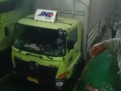 Boks Truk Ekspedisi Terbakar di Dalam Kapal Feri Pelabuhan Bakauheni