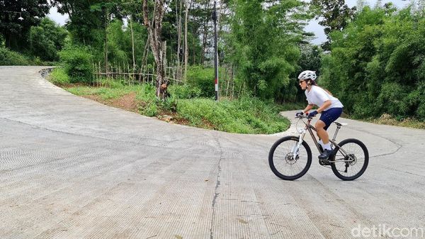 Bukit Hambalang, Rute Perih Para Pesepeda Tanjakan