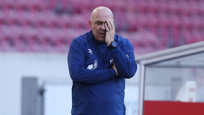 STUTTGART, GERMANY - FEBRUARY 27: Christian Gross, Head Coach of FC Schalke 04 reacts  during the Bundesliga match between VfB Stuttgart and FC Schalke 04 at Mercedes-Benz Arena on February 27, 2021 in Stuttgart, Germany. Sporting stadiums around Germany remain under strict restrictions due to the Coronavirus Pandemic as Government social distancing laws prohibit fans inside venues resulting in games being played behind closed doors. (Photo by Alex Grimm/Getty Images)
