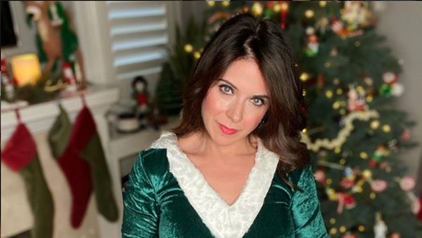 8 Foto Ibu-ibu Jual Konten Seksi, Diprotes Sekolah Sampai Anak Dikeluarkan