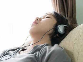 Tak Bisa Hidup Tanpa Earphone