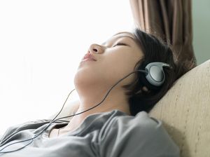Tak Bisa Hidup Tanpa Earphone Tak Bisa Hidup Tanpa Earphone
