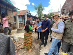 Tinjau Banjir Bandang di Dompu, Gubernur NTB Minta Warga Waspada Bencana
