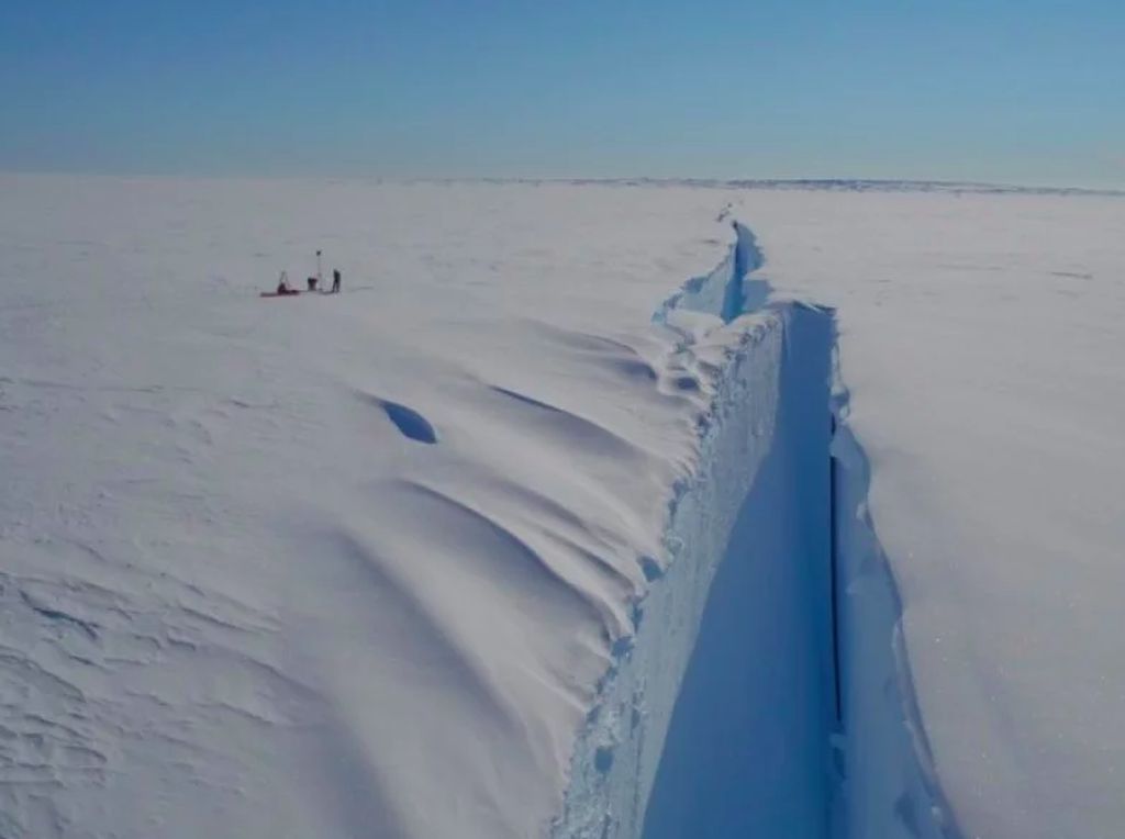 Gunung Es Terbesar di Dunia Pecah!