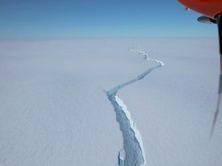 Gunung Es yang Lebih Besar dari Jakarta Terbelah di Antartika