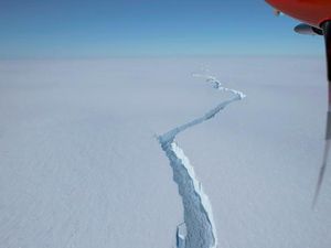 Gunung Es yang Lebih Besar dari Jakarta Terbelah di Antartika Gunung Es yang Lebih Besar dari Jakarta Terbelah di Antartika