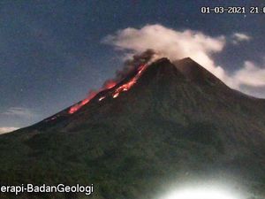 Penampakan Awan Panas Saat Gunung Merapi Erupsi