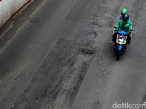 Jl HR Rasuna Said Jaksel Rusak, Tukang Ojek: Pemotor Sering Jatuh