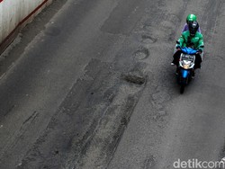 Jl HR Rasuna Said Jaksel Rusak, Tukang Ojek: Pemotor Sering Jatuh