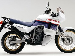 Honda Berencana Bikin Africa Twin Bermesin 700cc, Jadi Transalp Reborn?