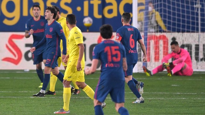 Atletico Madrids Portuguese midfielder Joao Felix (2L) celebrates after scoring during the Spanish league football match between Villarreal CF and Club Atletico de Madrid at La Ceramica stadium in Vila-real on February 28, 2021. (Photo by JOSE JORDAN / AFP)