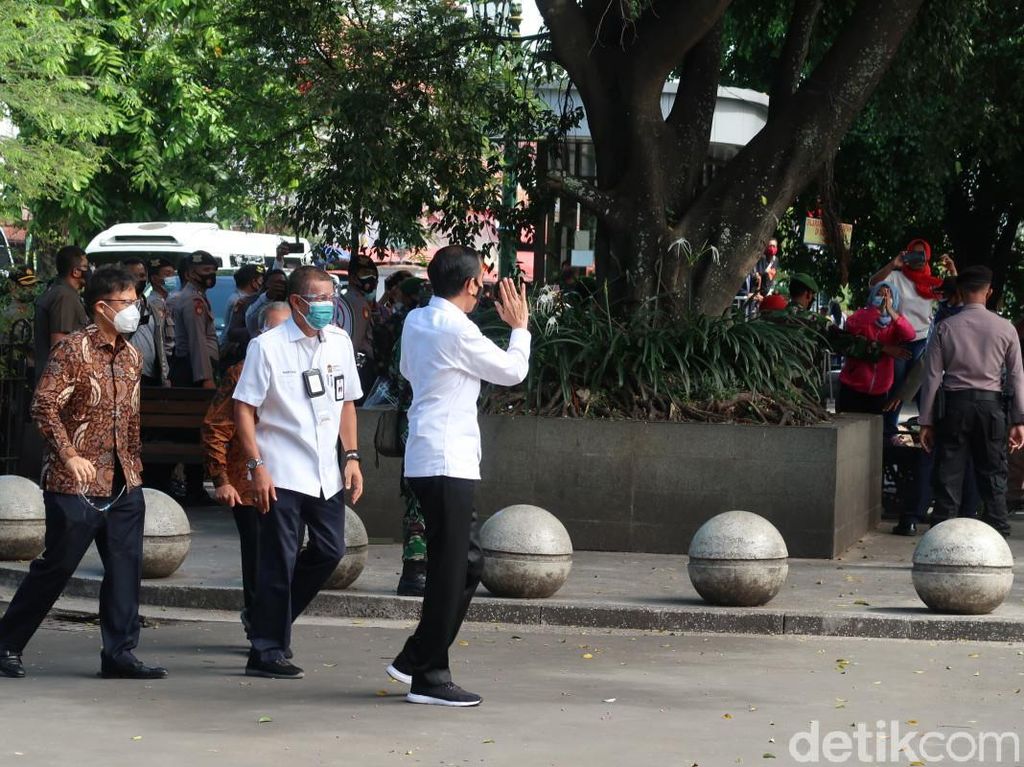 Jokowi Pantau Langsung Vaksinasi Massal untuk Pedagang di Yogyakarta Jokowi Pantau Langsung Vaksinasi Massal untuk Pedagang di Yogyakarta
