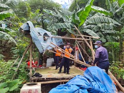 KAI Tertibkan Bangunan Liar di Sekitar Jalur Rel Petak Jl Nambo-Cibinong