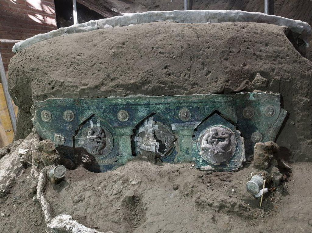 Kereta Kuno Berusia 2.000 Tahun Ditemukan di Pompeii, Apa Fungsinya? Kereta Kuno Berusia 2.000 Tahun Ditemukan di Pompeii, Apa Fungsinya?