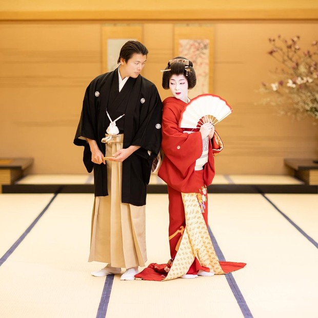 Kimono merah/instagram.com/princessyahrini/ Kimono merah