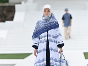 10 Koleksi Busana Muslim Karya Ivan Gunawan untuk Ramadhan 2021 10 Koleksi Busana Muslim Karya Ivan Gunawan untuk Ramadhan 2021