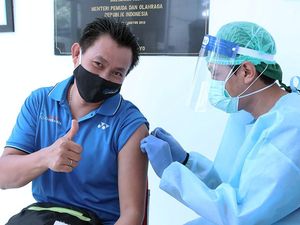 Sejumlah Legenda Bulutangkis Indonesia Divaksinasi COVID-19