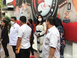 Bebas, Millen Cyrus Ucap Hamdalah