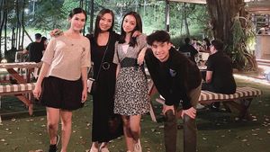Momen Manis Devano dan Naura saat Makan Bareng