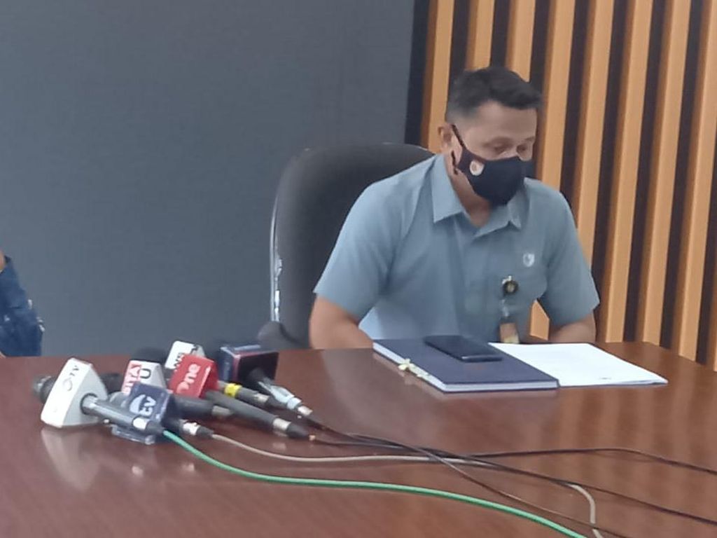 Detik-detik Pemotor Terobos Ring 1 hingga Ditendang Paspampres Detik-detik Pemotor Terobos Ring 1 hingga Ditendang Paspampres