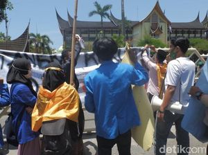 Demo di Kantor Gubernur Sumbar, PMII Minta KPK Usut Penyimpangan Dana COVID