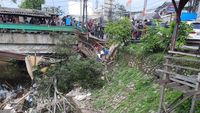 Gegara Longsor, Pospol di Jatijajar Depok Ambruk