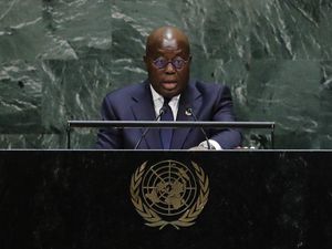 Presiden Ghana Terima Vaksin Covax Pertama di Dunia Presiden Ghana Terima Vaksin Covax Pertama di Dunia