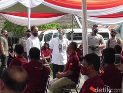 Tinjau Vaksinasi Pedagang di Malioboro, Jokowi Harap Ekonomi Yogya Pulih