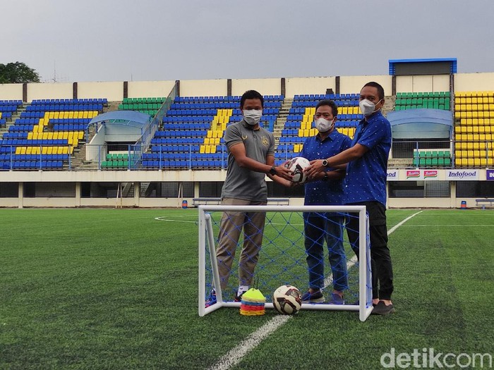 PSIS Semarang membuat sekolah sepakbola.