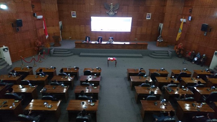 Golkar Copot Endang Effendi dari Ketua DPRD Cilegon, Diganti Isro Miroj